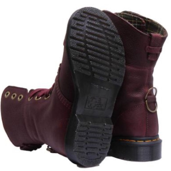 🆕Dr. Martens Grizzly Boots - Picture 7 of 11